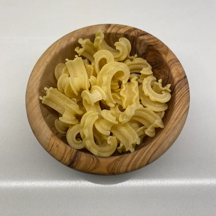 Cascatelle in a round wooden bowl