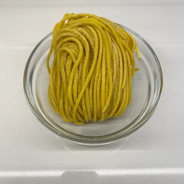 Spaghetti in a clear round glass bowl