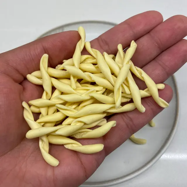 Strozzapreti in a hand