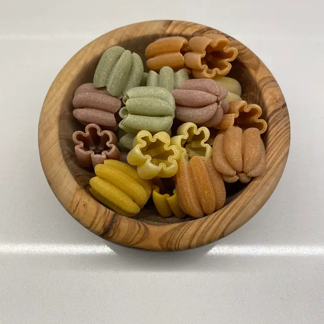 Zucchiette in a round wooden bowl