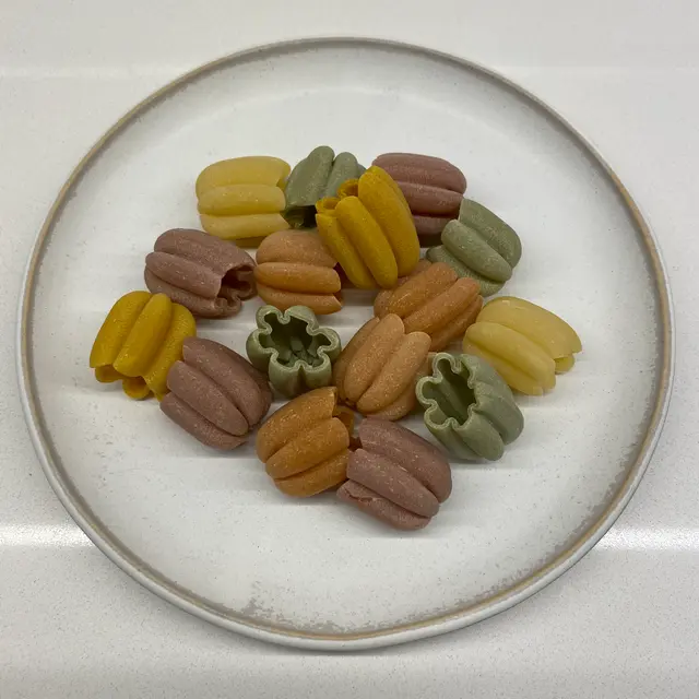 Zucchiette on a round white plate