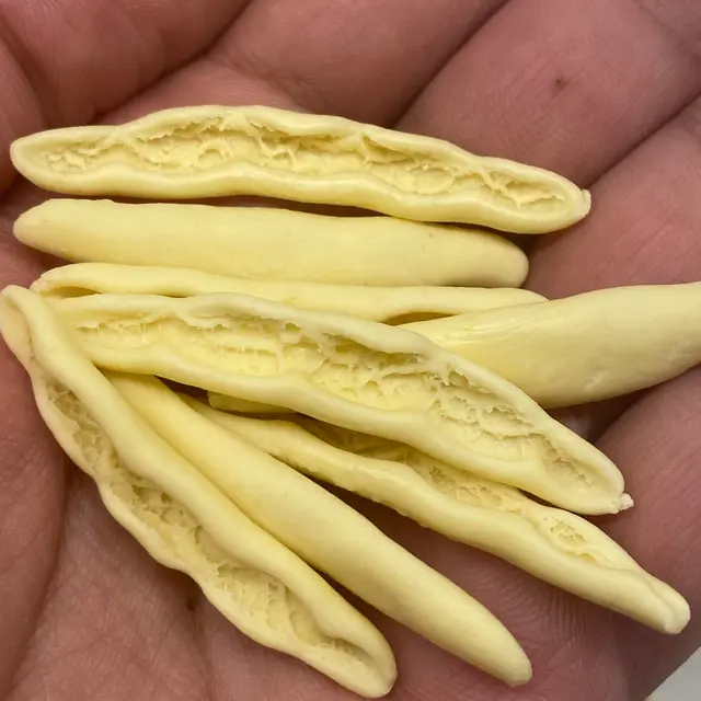 A close up shot of Foglie d’ulivo in a hand