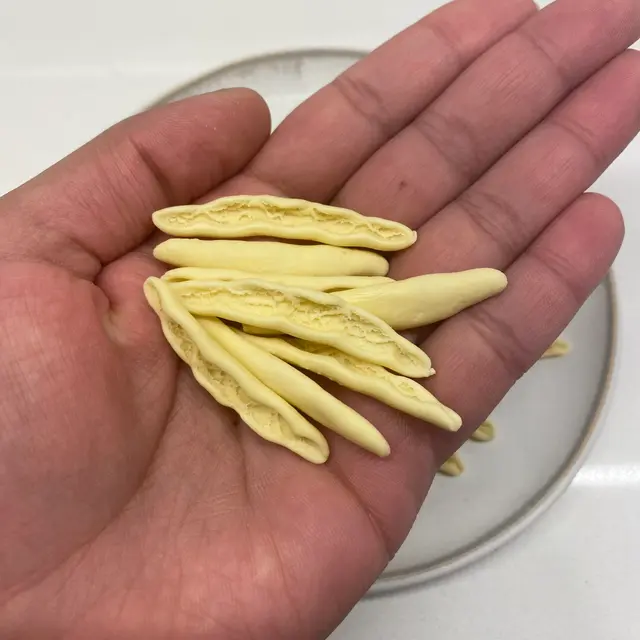 Foglie d’ulivo in a hand