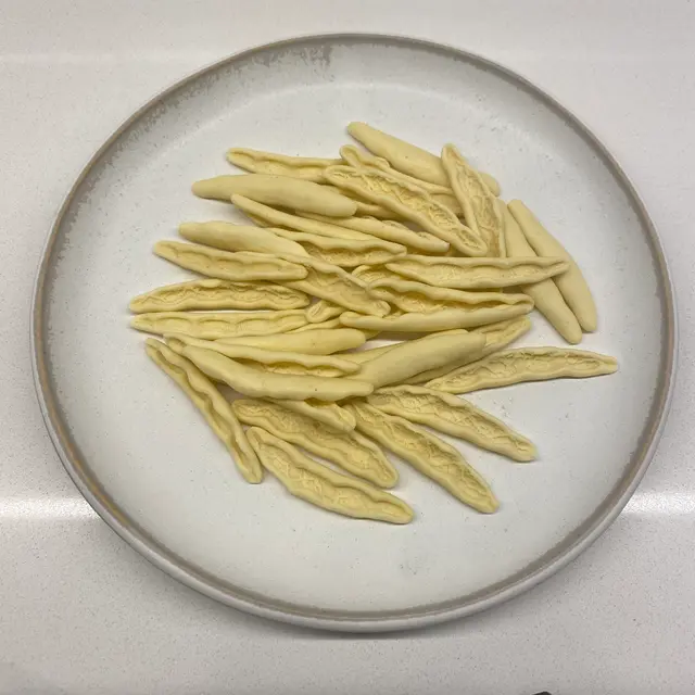 Foglie d’ulivo on a round white plate