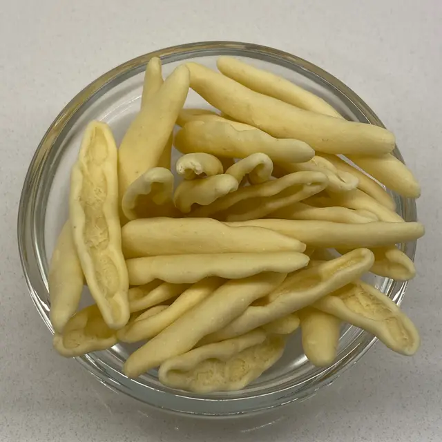 A close up shot of Foglie d’ulivo in a small round white glass bowl