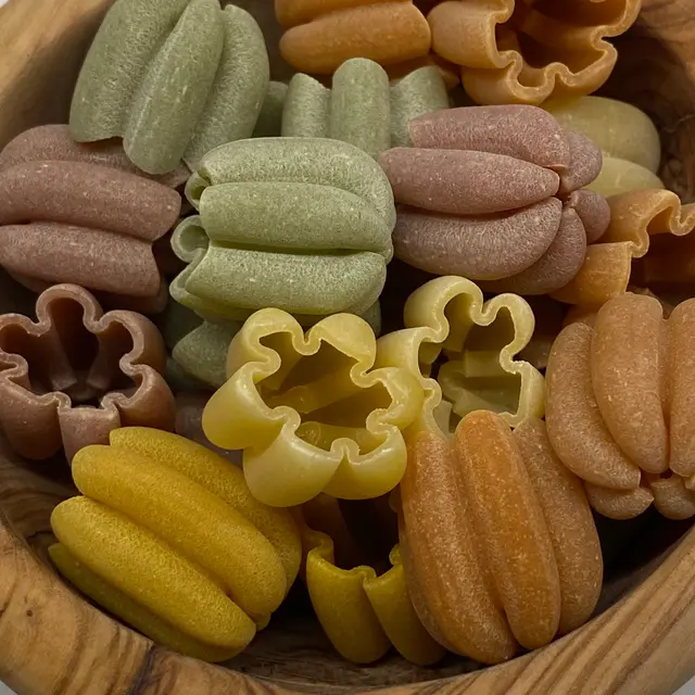 A close up shot of Zucchiette in a round wooden bowl